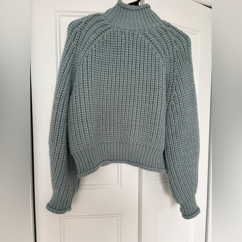 H&M sweater - Picture 3 of 4